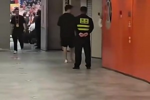 古德温赛后谈压哨绝杀：感谢队友和教练给自己这样一个机会！